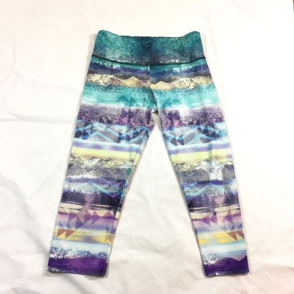 Onzie Mountain Print Capri Leggings Size M/L - Picture 8 of 8